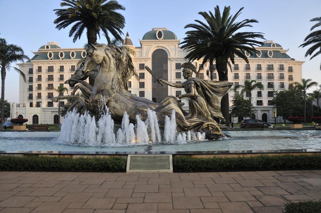 Peermont D'Oreale Grande At Emperors Palace Kempton Park Extérieur photo